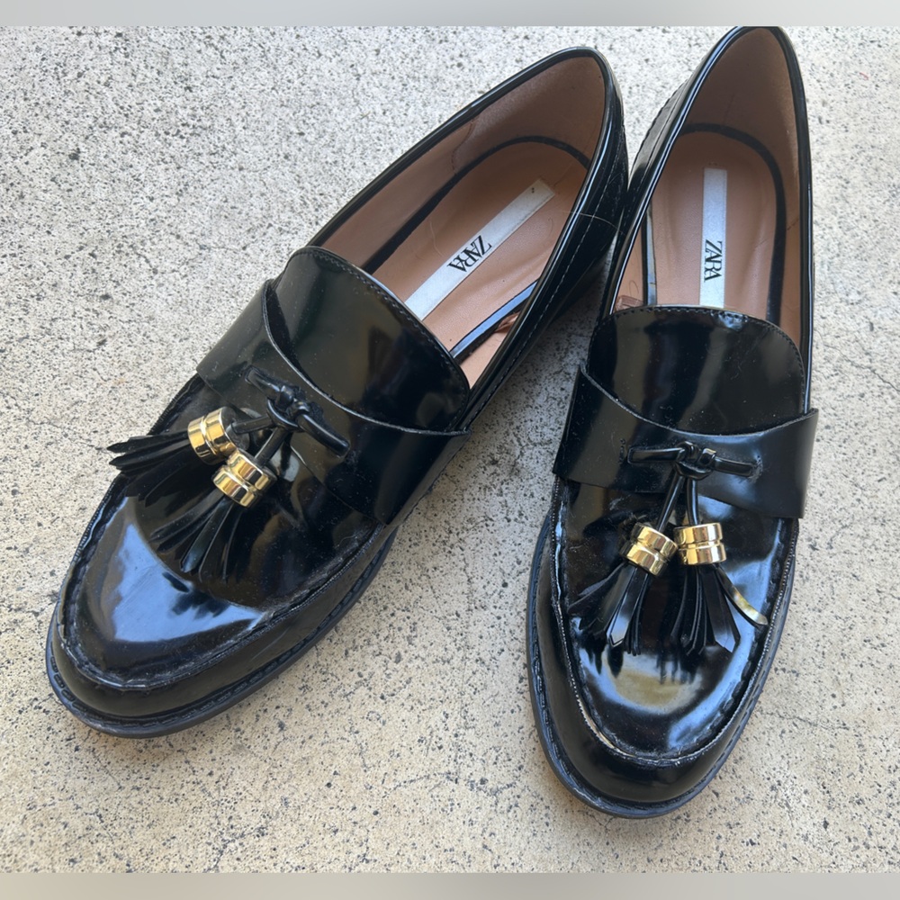 Zara Black Patent Loafers with Tassle size 38/7.5